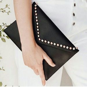 B-Low The Belt Clutch